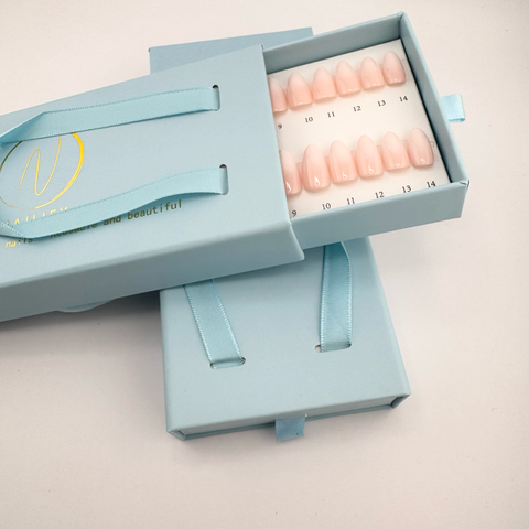 Nude Fade (Fransk fade med beige nagelbädd, Short Almond)