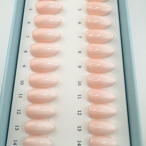 Nude Fade (Fransk fade med beige nagelbädd, Short Almond)