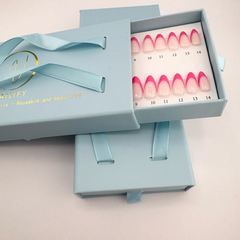 Berry Line (tunn hallonrosa kant, short almond)