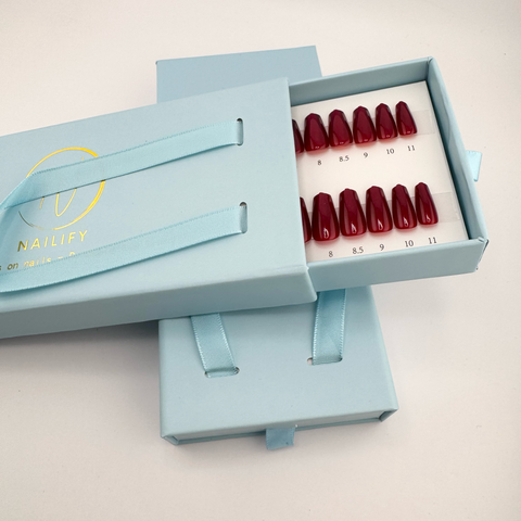 Crimson Magnet Cat Eye (röd, short coffin)