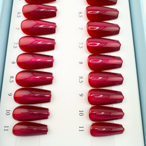 Crimson Magnet Cat Eye (röd, short coffin)