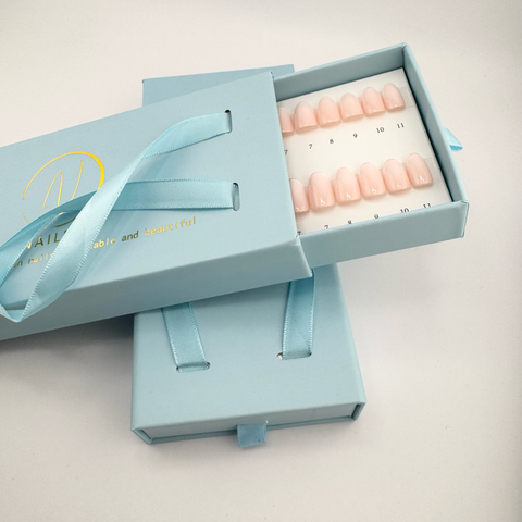 Nude Fade (Fransk fade med beige nagelbädd, Short Oval)