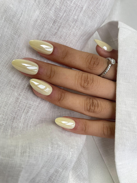 Solar Pop Chrome (gul ombre chrome, short oval)
