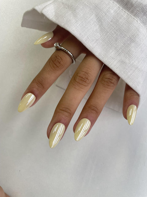 Solar Pop Chrome (gul ombre chrome, short oval)