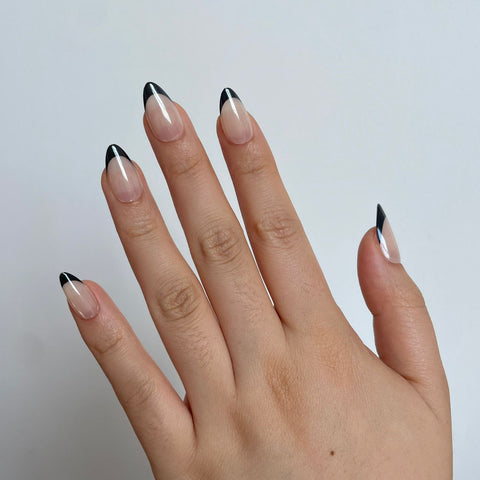 Midnight Whisper (tunn svart kant, Short Almond)