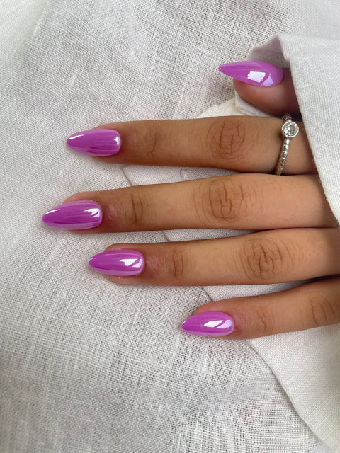 Ultraviolet Rush Chrome (lila, short almond)