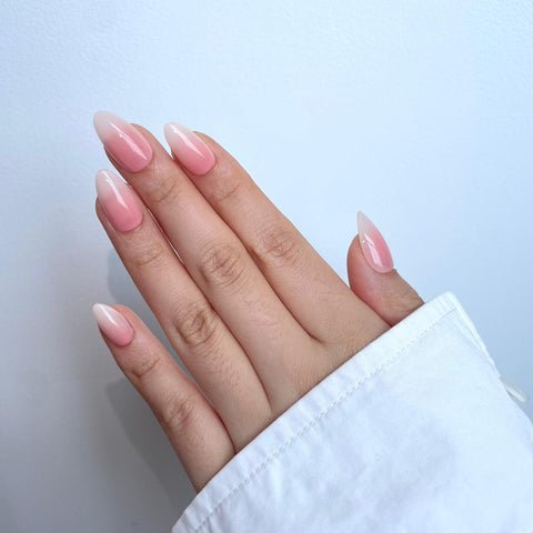 Blush Fade (Fransk fade med rosa nagelbädd, Short Almond)