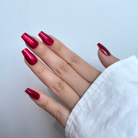 Crimson Magnet Cat Eye (röd, short coffin)