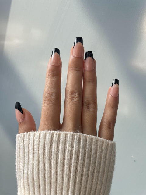 Noir Luxe (bred svart kant, short coffin)