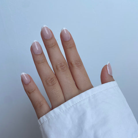 Classic Whisper (tunn vit kant, short oval)