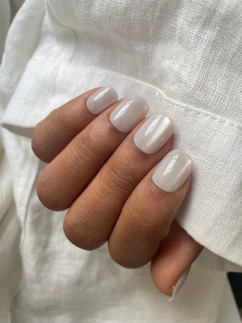 White Whisper Cat Eye (vit, xs-squoval)