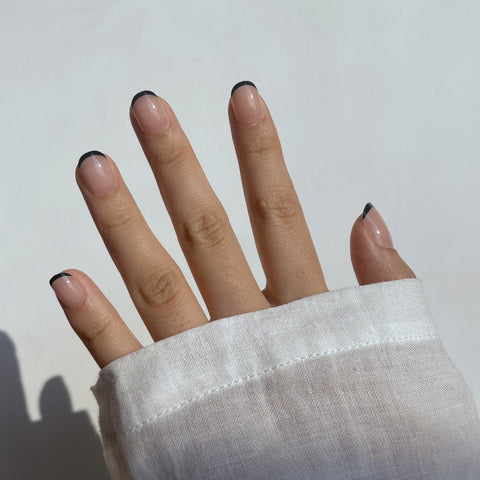 Midnight Whisper (tunn svart kant, XS Squoval)