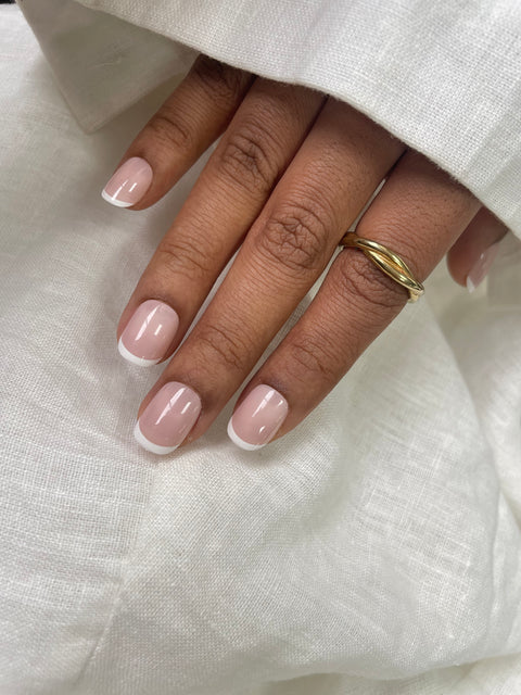 Classic Whisper (tunn vit kant, XS Squoval)